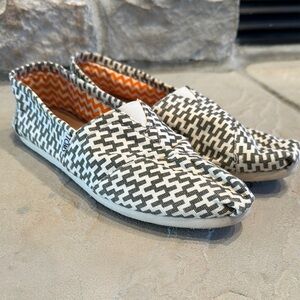 Womens 7.5 TOMS